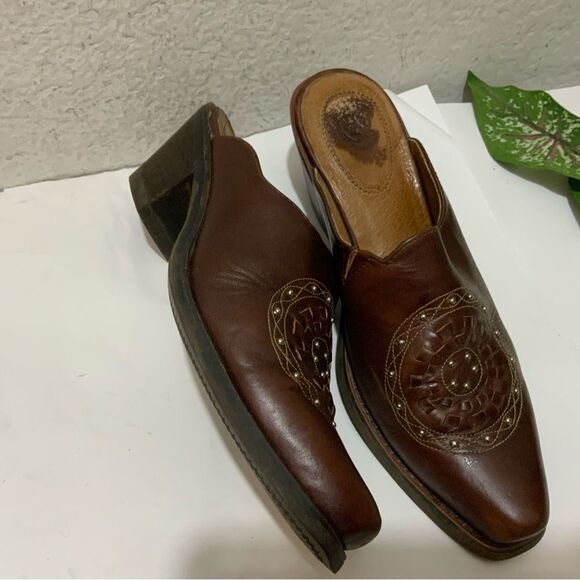 Ariat slip on medallion western studded mules SZ 6.5 B - Picture 3 of 16